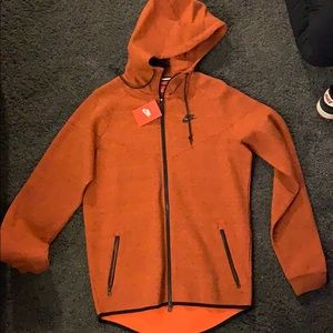 nike tech fleece size medium